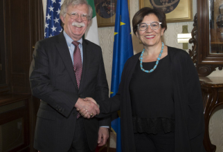 Consilierul American pentru Securitate Națională, John Bolton şi  Ministrul Italian al Apărării Elisabetta Trenta