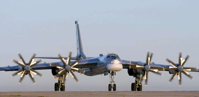 2. Tu-95MS... (tu_95ms_28729300.jpg)
