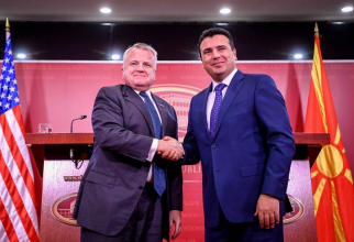 subsecretarul de stat american John Sullivan și premierul macedonean Zoran Zaev