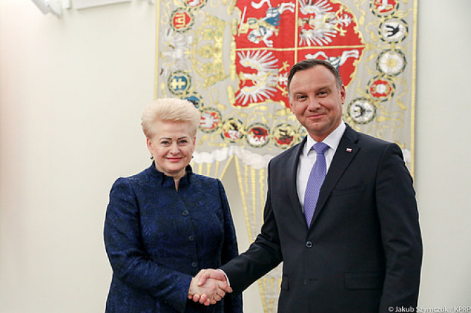 Președintele polonez Andrzej Duda (Dreapta) și președintele lituanian Dalia Grybauskaite (sâmbată) participă la o conferință de presă după întâlnirea de la Palatul Prezidențial din Varșovia, Polonia, 21 februarie 2019.