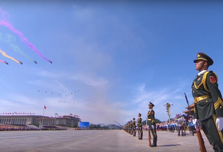 Armata Chinei, în 2015. Paradă militară la Beijing, în timpul căreia China și-a prezentat armamentul, sub privirile conducătorilor țării