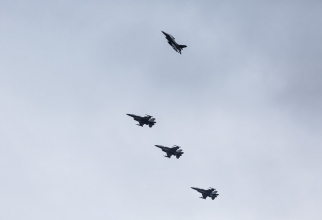Avioane F-16 poloneze aflate în zbor. Sursă: NATO