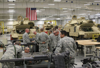 Soldați americani, în interiorul unei baze US Army