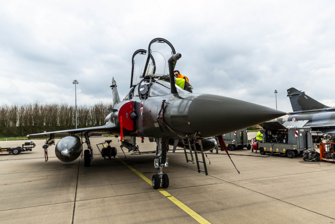 Pregătirea de decolare a unui avion Mirage 2000D aparținând Franței Sursă: NATO