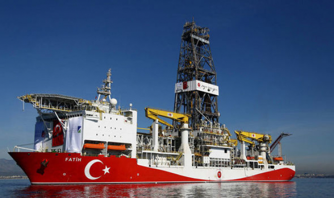 Fatih-nava turcă de foraj petrolier