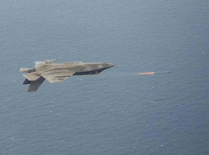 Lansarea unei rachete de pe un F-35, sursă foto: Lockheed Martin, www.f-35.com
