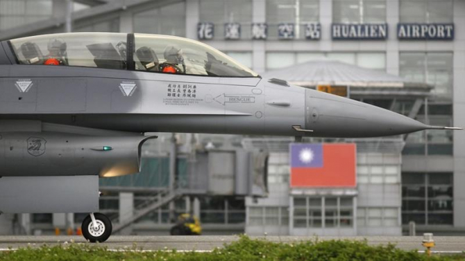 Avion de tip F-16 Fighting Falcon al Taiwanului