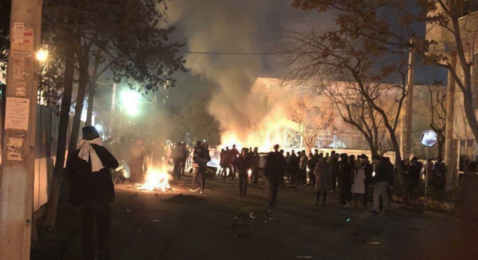 Imagine de la proteste violente din Iran, în 2019