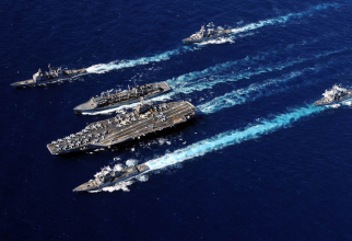 Portavionul american USS Abraham Lincoln și grupul său de luptă