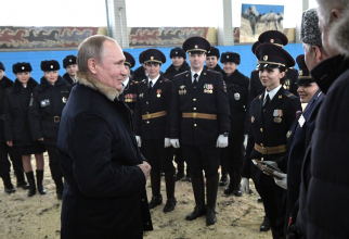 Vladimir Putin, în vizită la un regiment de poliție din Moscova. Sursă foto: Kremlin
