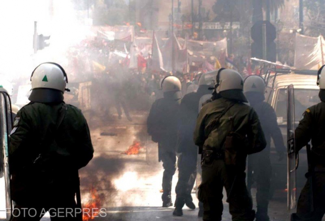 Forțele de Poliție ale Greciei, în timpul protestelor violente de la Atena, din 2007. Sursă: Agerpres