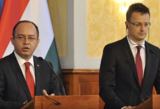 De la stanga la dreapta: Bogdan Aurescu, ministrul de Externe al României si ministrul de Externe din Ungaria, Péter Szijjártó