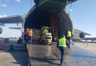 Imagini din timpul transportului cu echipamente medical din Rusia către Statele Unite, sursă foto: Twitter