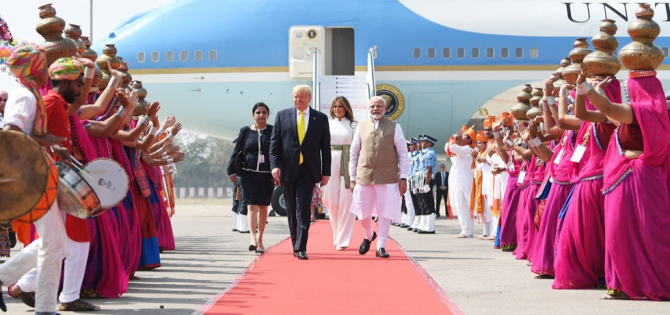 Sosirea lui Donald Trump în India și începutul vizitei sale. Photo source: Consulate General Of India, San Francisco, California, official website 