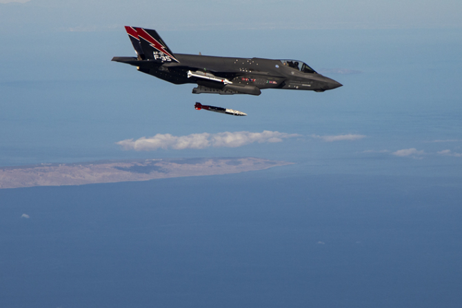 Imagine de la testarea F-35 pentru integrarea ogivelor B61 pentru certificarea nucleară a aeronavei. Foto: U.S. Air Force