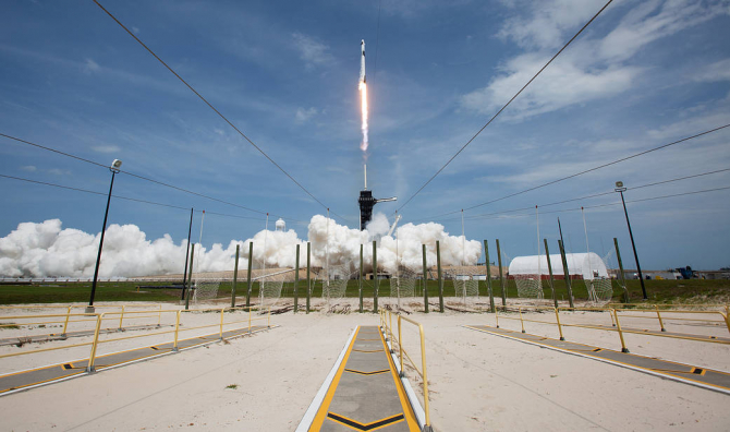 Lansarea Falcon 9, aparţinând companiei SpaceX, în colaborare cu NASA. Sursă foto: NASA