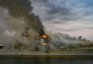 Incendiu pe USS Bonhomme Richard, sursă foto: US Navy