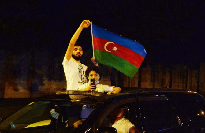1. -imagine fara descriere- (azerbaijan_protest_12244000.jpg)