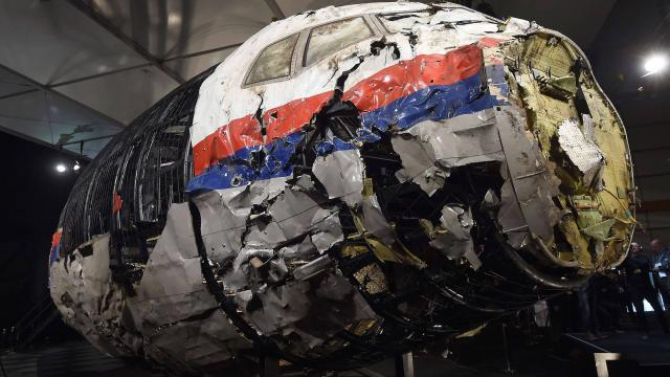 Epava avionului MH17, doborât de un sistem BUK rusesc, folosit de separatiștii pro-ruși în estul Ucrainei