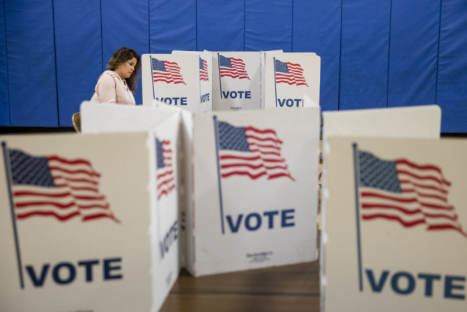 Alegeri SUA | Americanii sunt îndemnaţi să nu meargă la vot? FBI examinează o serie de apeluri ...