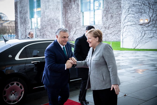 Viktor Orban, premierul Ungariei, împreună că Angela Merkel, cancelarul Germaniei. Sursă foto: Orbán Viktor Facebook