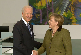 Întrevederea din 2013, dintre Joe Biden, pe atunci vicepreședintele SUA, și Angela Merkel, sursă foto: Captură YouTube 
Ihr Programm – Bleiben Sie zu Hause!