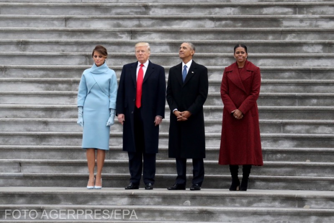 Foto: Președinții Donald Trump și Barack Obama, la ceremonia de învestire a președintelui republican, pe data de 20.01.2017. Alături de ei, cele două prime doamne: Melania Trump și Michelle Obama