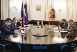 Foto: Întâlnire a ministrului Ciucă cu ambasadorul Ungariei la București, sursă: MApN