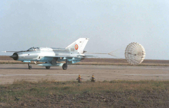 Parașută de frânare, MiG-21 LanceR, sursă foto: Condor