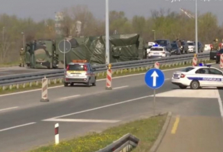 Sistem Panțir S-1 răsturnat pe o autostradă din Serbia. Sursă foto: Defense Brief