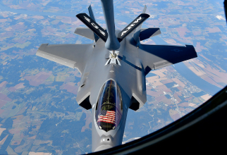 Un F-35 al US Air Force, în timpul unei misiuni de realimentare. Sursă foto: Lockheed Martin