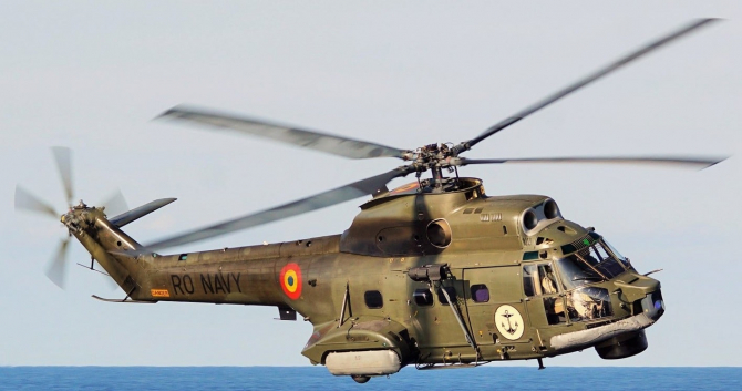 Un elicopter Puma Naval al Forțelor Navale Române. Sursa fota: NAVY.ro