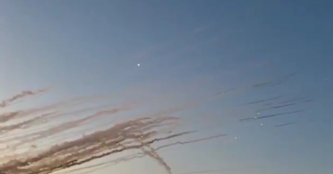 Rachete lansate din Fâșia Gaza spre Israel, sursă foto: Captură video cont Twitter - Ruth kiryati Israel News @RuthKiryati  