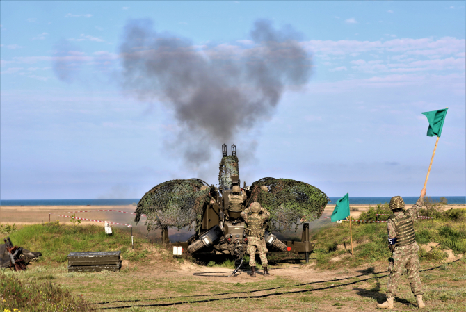 Tun antiaerian 2x35 mm Oerlikon Sursa foto: Centrul Național de Instruire pentru Apărare Antiaeriană