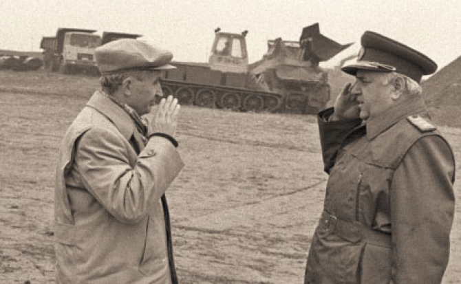 Nicolae Ceaușescu și generalul Vasile Milea