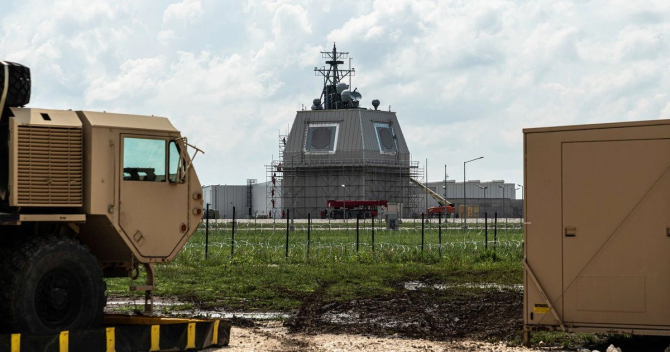 Construcția sistemului de apărare antirachetă Aegis Ashore (AAMDS) în Polonia.