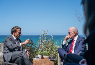 Emmanuel Macron, președintele Franței și Joe Biden, președintele Statelor Unite ale Americii. Sursă foto: Palatul Elysee, Administrația Prezidențială a Franței via. Emmanuel Macron Facebook