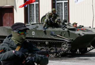 Combatanţi separatişti pro-ruşi în regiunea Doneţk, estul Ucrainei.