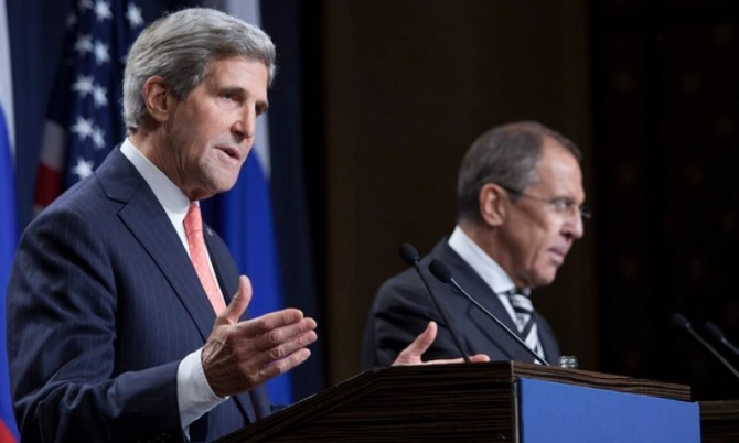 John Kerry, în timpul unei conferințe de presă în 2014, pe vremea când conducea diplomația americană. În conferința de la Geneva înaltul diplomat american era însoțit de Serghei Lavrov. Sursă foto: U.S. Mission to International Organizations in Geneva 
