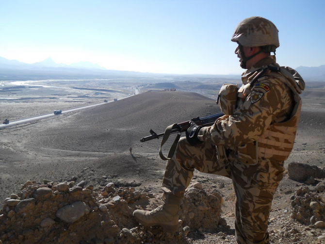 Militar român în timpul misiunii din Afganistan. Foto: MApN