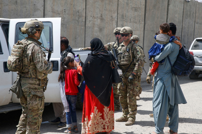 Soldați americani în zona aeroportul din Kabul, sursă foto: U.S. Department of Defense (DoD)