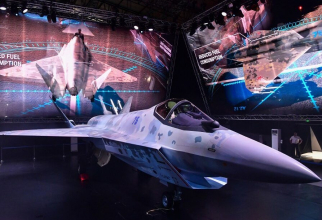 Machetă a avionului Su-75, produs intens promovat de Rusia pentru export