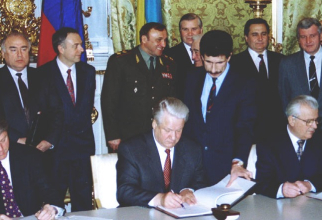 Semnarea Memorandumului de la Budapesta în 1994, între Bill Clinton, pe atunci președintele Statelor Unite ale Americii și Boris Elțîn, pe atunci președintele Federației Ruse. Sursă foto: Maidan of Foreign Affairs