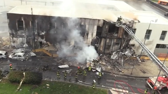 Incendiu provocat după prăbușirea avionului Pilatus PC-12 lângă Milano. Sursă foto: Știri Diaspora
