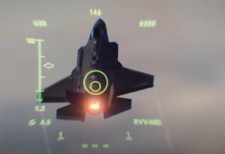 Noul avion rusesc Su-75 Chackmate, „țintind” într-un video de promovare un F-35. Sursă foto: Captură YouTube Rostec