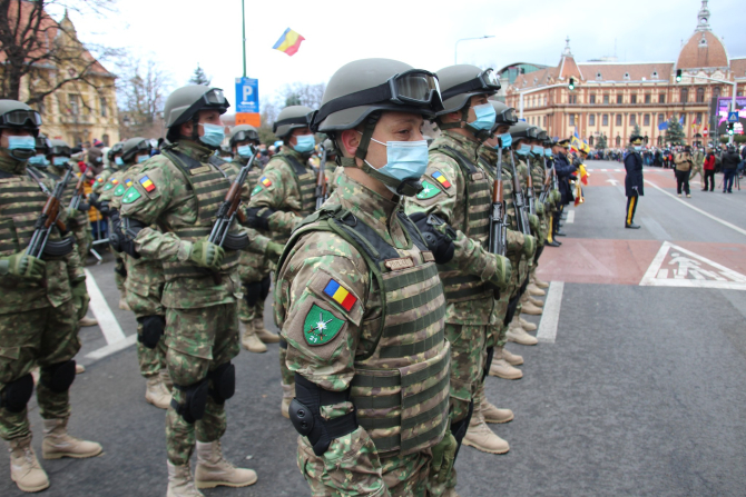Militari ai Armatei României, la Brașov, cu prilejul ceremoniilor organizate de 1 Decembrie. Sursă foto: MApN