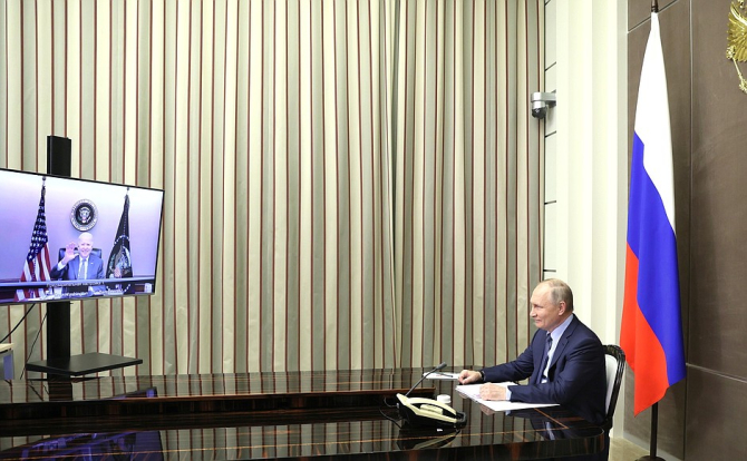 Imagini de la videoconferința dintre președintele american Joe Biden și președintele rus Vladimir Putin. Sursă foto: Kremlin