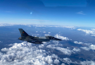 Un avion F-16 Fighting Falcon al României, aflat într-o misiune reală de poliție aeriană. Sursă foto: ROAF