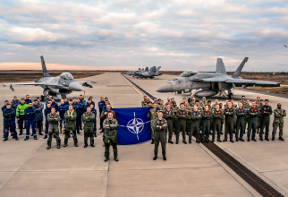 Piloți americani și aeronave  F/A-18 Super Hornet, dislocate în România. Sursă foto: MApN