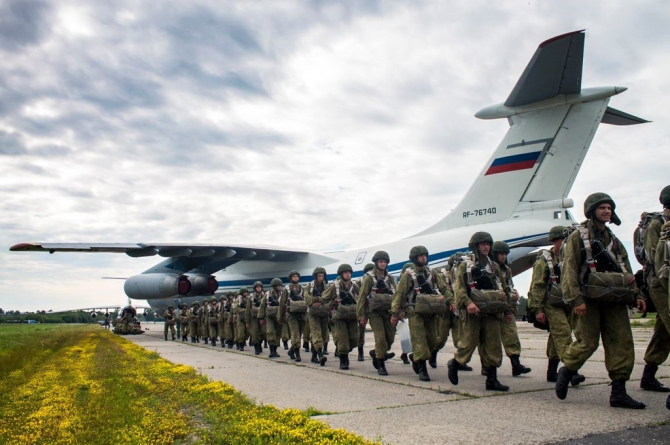 Un Il-76 transportând parașutiști militari ruși. Sursă foto: Ministerul Apărării din Federația Rusă